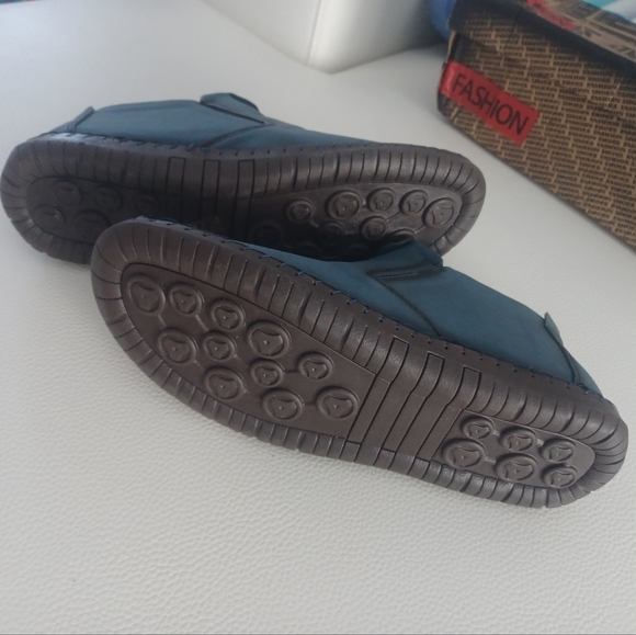 Shoes - Picture 6 of 10